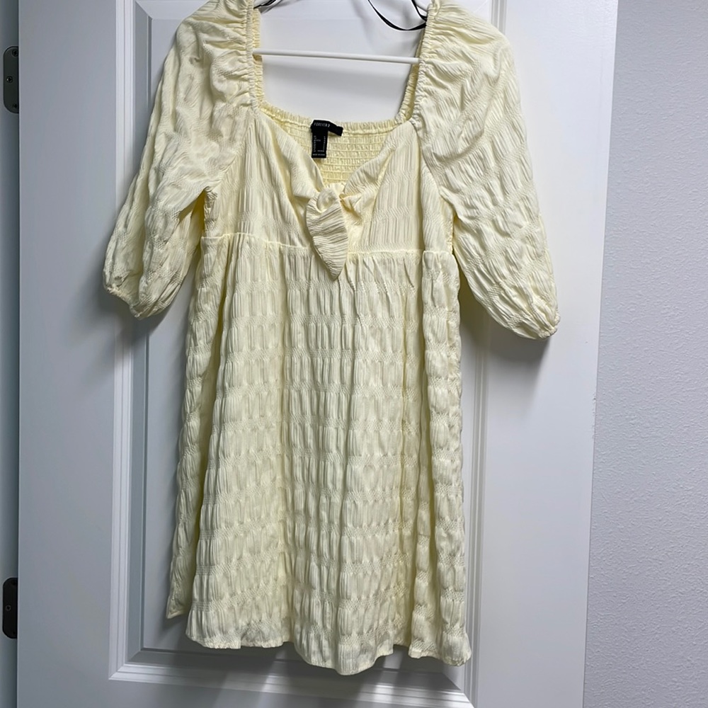 Pale yellow dress with keyhole cutout